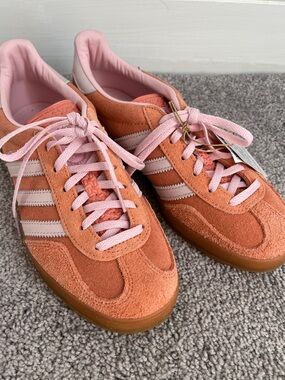 NWT Adidas Peach Suede Gazelle Sneakers, 7-7.5